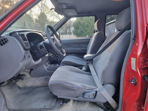 Used 2000 Nissan Frontier XE image 10