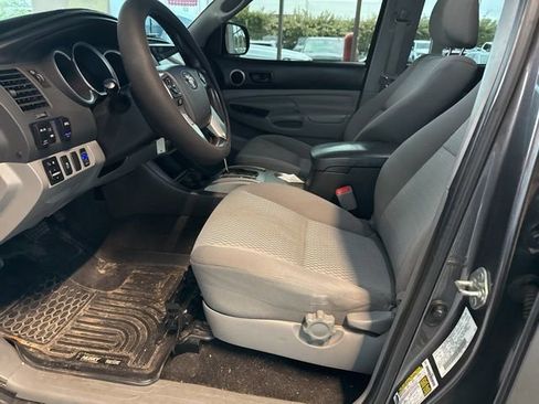 Used 2015 Toyota Tacoma PreRunner w/ SR5 Package image 18