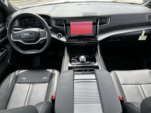 New 2025 Jeep Wagoneer 4WD w/ Premium Group I image 27