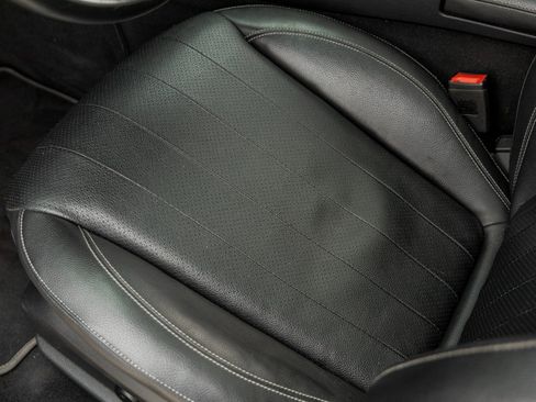 Used 2017 Mercedes-Benz E 300 4MATIC image 17