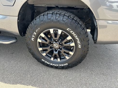 Used 2019 Nissan Titan SL w/ Off-Road Package AWD/4WD image 7