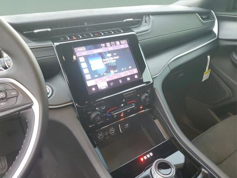 New 2025 Jeep Grand Cherokee Altitude RWD image 22