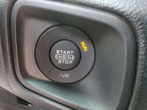 New 2025 Jeep Gladiator Sport image 29