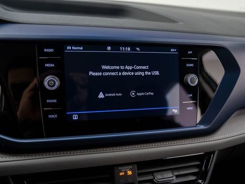 Used 2024 Volkswagen Taos SE image 28