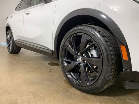 Used 2022 Buick Envision Essence w/ Technology Package I FWD image 6