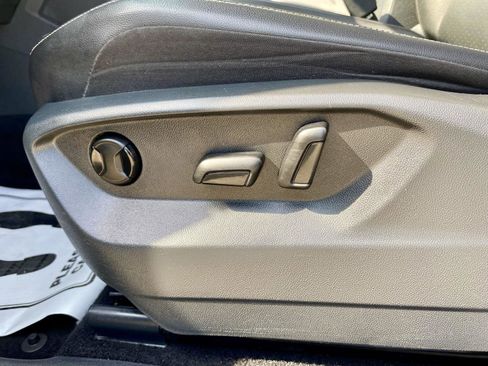 Used 2021 Volkswagen Tiguan SEL image 16