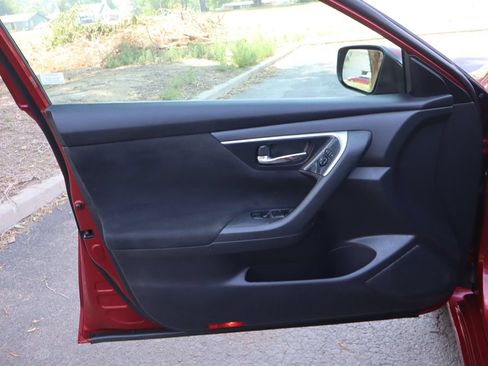 Used 2014 Nissan Altima 2.5 S FWD image 23
