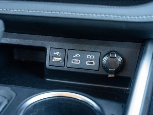 Used 2024 Toyota Highlander LE image 30