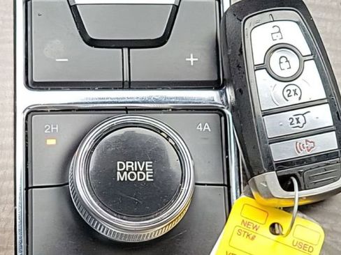 Used 2019 Ford Expedition Limited image 8