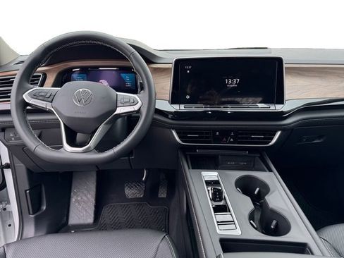 New 2026 Volkswagen Atlas SE image 16