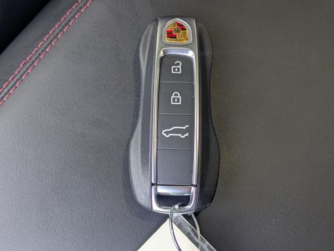 Used 2025 Porsche Cayenne GTS AWD/4WD image 30