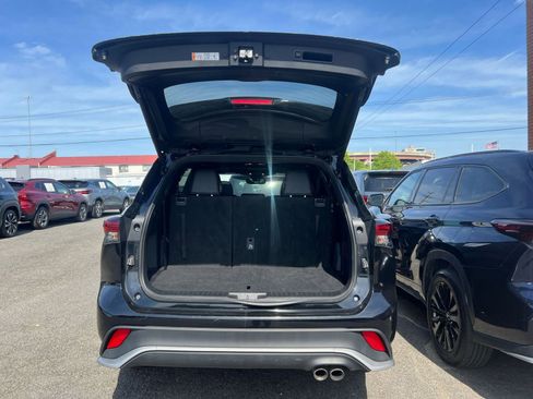 Used 2025 Toyota Highlander XSE AWD/4WD image 34
