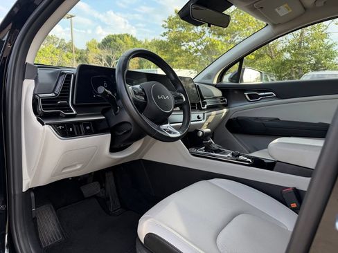 Certified 2025 Kia Sportage EX FWD image 10