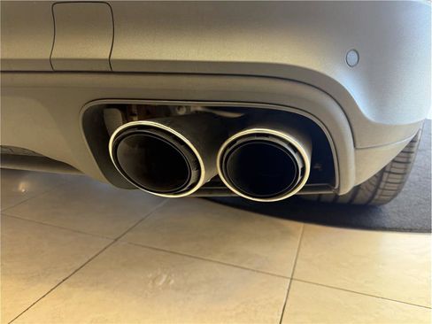 Used 2022 Porsche Cayenne E-Hybrid w/ Premium Plus Package image 29