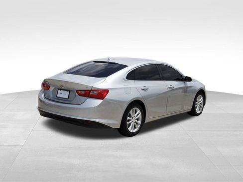 Used 2017 Chevrolet Malibu LT FWD image 4