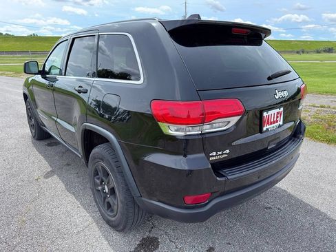 Used 2017 Jeep Grand Cherokee Laredo AWD/4WD image 12