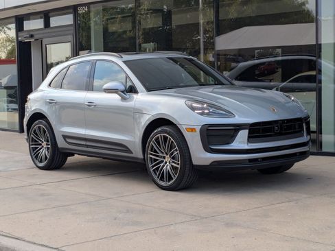 Certified 2026 Porsche Macan AWD/4WD image 7