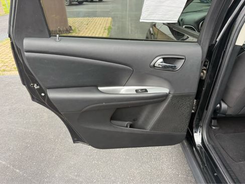 Used 2017 Dodge Journey SE FWD image 19