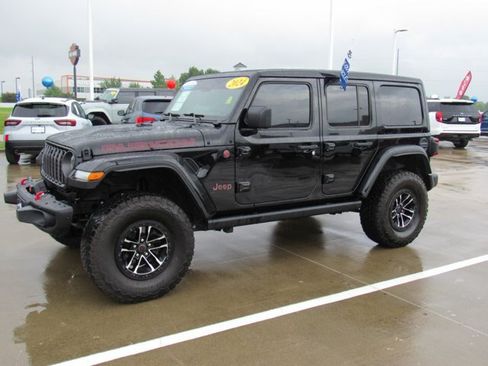 Used 2024 Jeep Wrangler Unlimited Rubicon AWD/4WD image 3