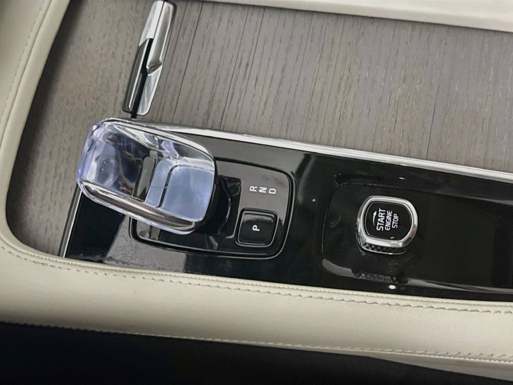 Used 2025 Volvo V90 B6 Cross Country Ultra w/ Protection Package Premier AWD/4WD image 19