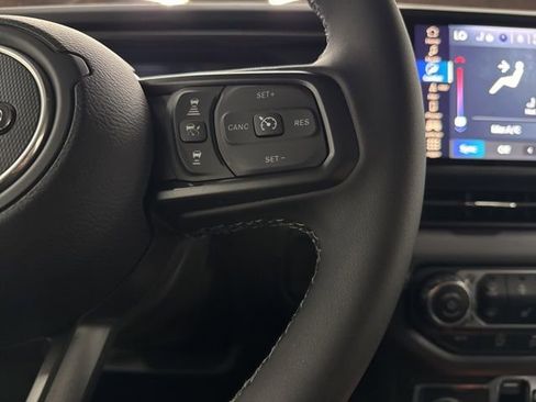 Used 2025 Jeep Wrangler Unlimited Rubicon w/ Technology Group image 14