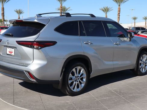 Used 2024 Toyota Highlander Limited image 5
