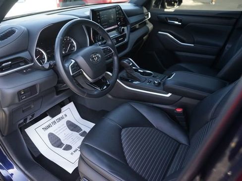 Used 2022 Toyota Highlander XSE AWD/4WD image 8