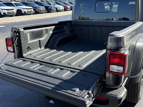 New 2025 Jeep Gladiator Sport w/ Premium Package image 12