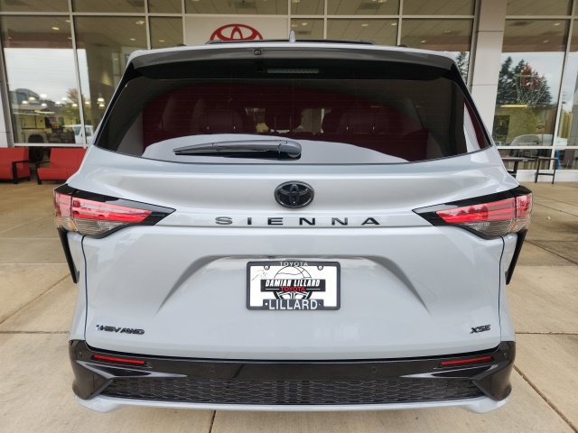 Used 2026 Toyota Sienna XSE AWD/4WD image 10