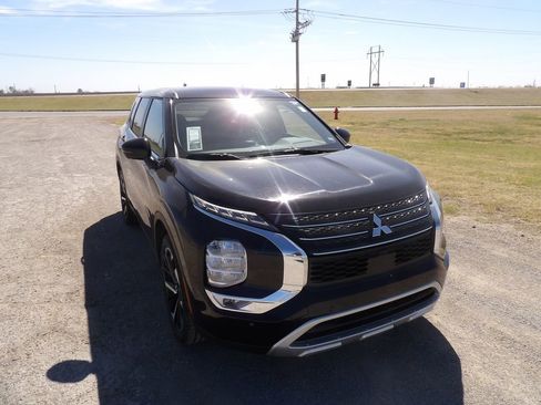 Used 2024 Mitsubishi Outlander SE image 4