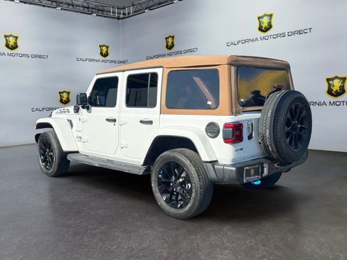 Used 2022 Jeep Wrangler Unlimited Sahara AWD/4WD image 3