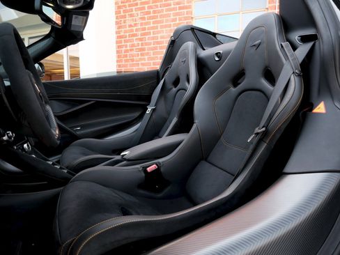 Used 2023 McLaren 720S Performance image 18