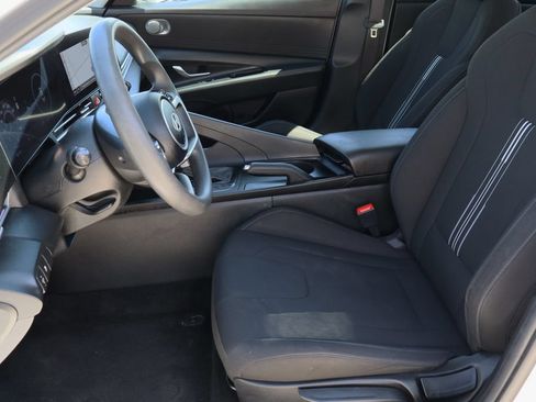 Used 2024 Hyundai Elantra SEL FWD image 21