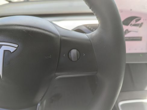 Used 2021 Tesla Model 3 Standard Range Plus image 16