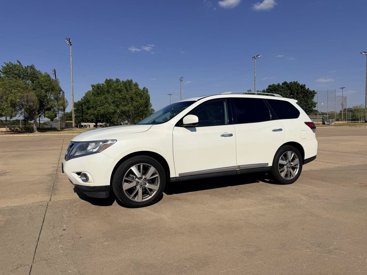 Used 2016 Nissan Pathfinder Platinum AWD/4WD image 3