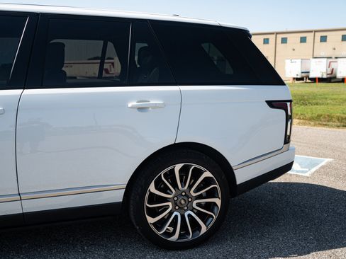 Used 2020 Land Rover Range Rover HSE image 19
