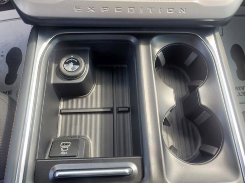 New 2025 Ford Expedition Active image 37