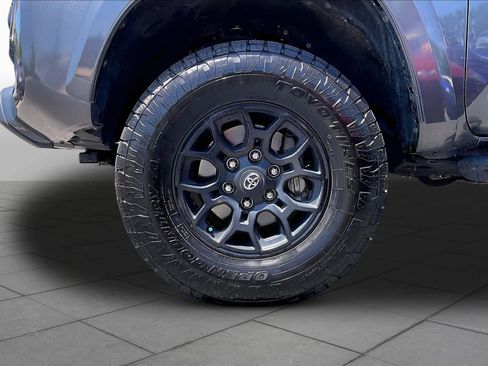 Used 2021 Toyota Tacoma SR5 RWD image 10