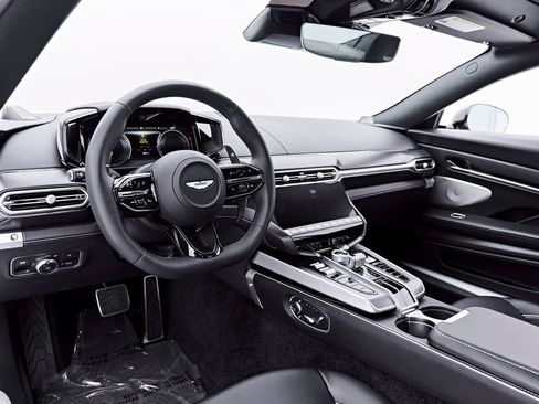 Used 2025 Aston Martin Vanquish RWD image 2