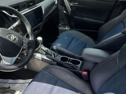 Used 2019 Toyota Corolla SE w/ SE Premium Package FWD image 7