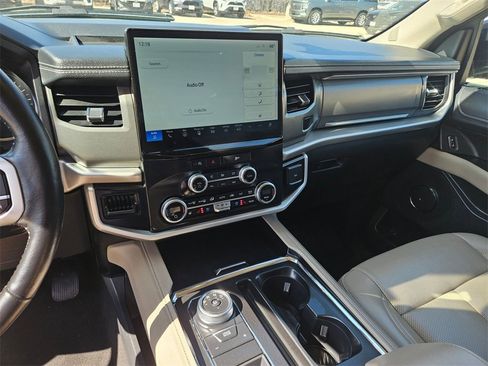 Used 2024 Ford Expedition Max XLT image 20