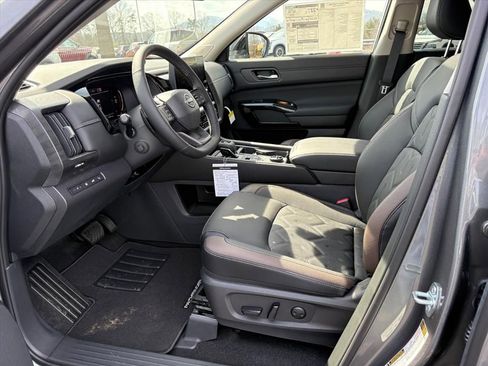 New 2026 Nissan Pathfinder Platinum image 19