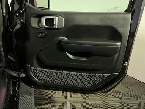 Used 2018 Jeep Wrangler Unlimited Sport S AWD/4WD image 29