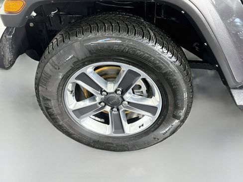 Used 2021 Jeep Wrangler Unlimited Sahara AWD/4WD image 38