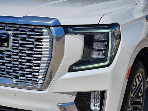 Used 2022 GMC Yukon Denali w/ Denali Premium Package image 9