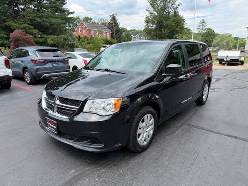 Used 2019 Dodge Grand Caravan SE FWD image 2