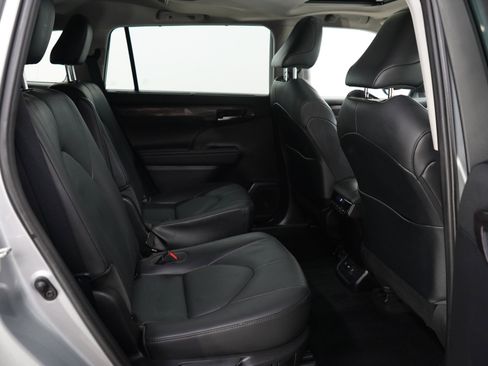 Used 2020 Toyota Highlander Limited AWD/4WD image 12