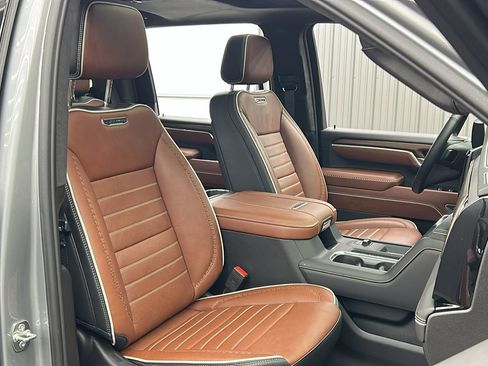 Used 2025 GMC Sierra 3500 Denali Ultimate image 35