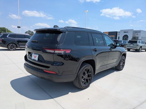 Used 2024 Jeep Grand Cherokee L Laredo AWD/4WD image 7