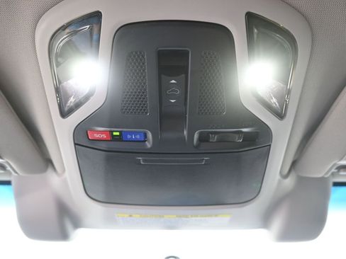 Used 2020 Subaru Outback Premium image 11